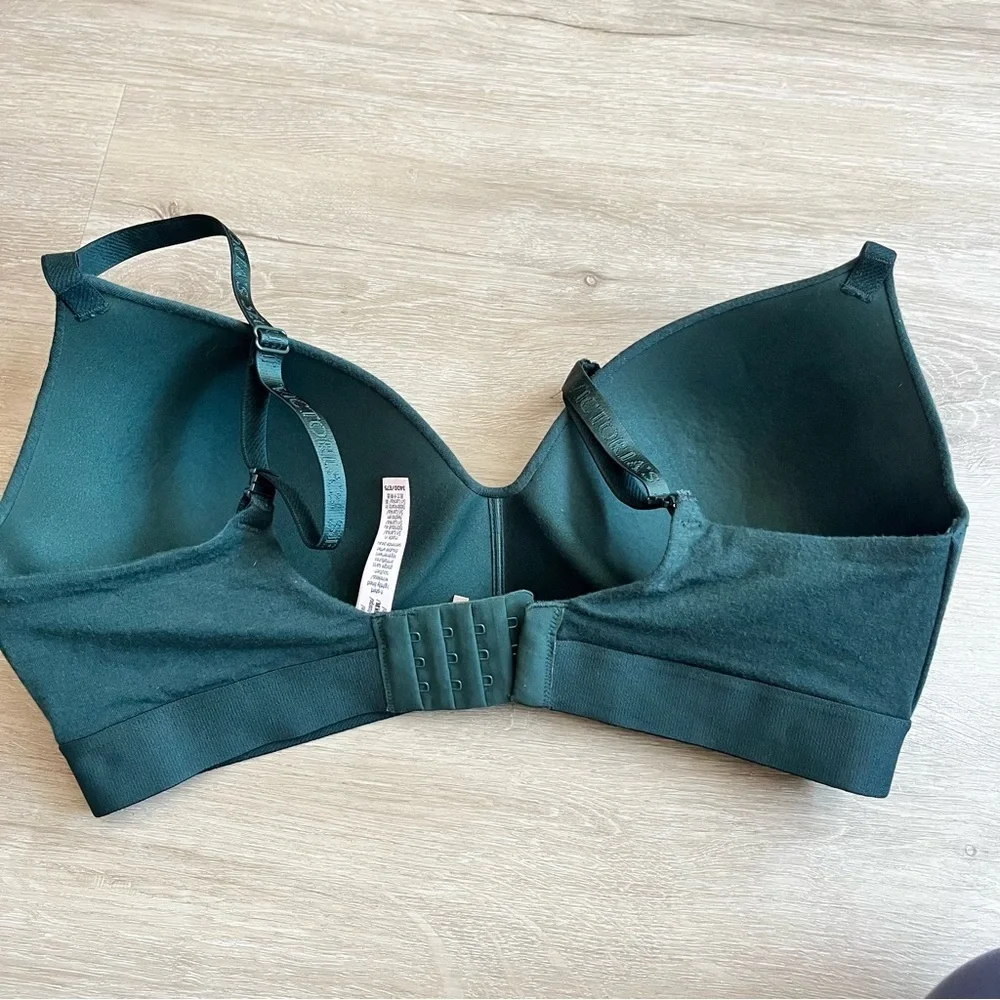 VICTORIA'S SECRET T-Shirt Light Lined Wireless Green Bra 34DD Bling